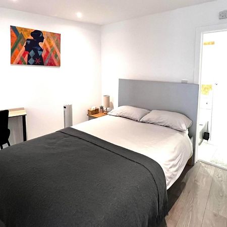 Modern Studio Apartment With Free Wifi London Bagian luar foto