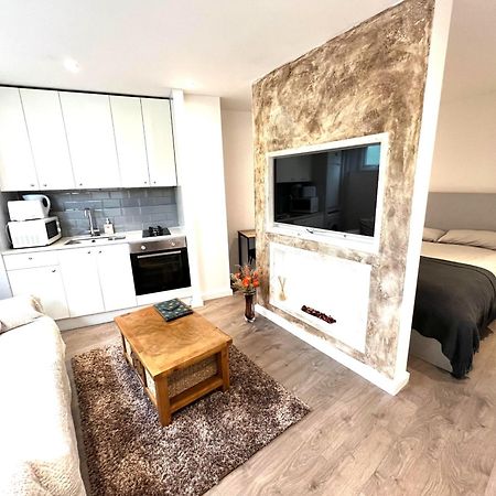 Modern Studio Apartment With Free Wifi London Bagian luar foto